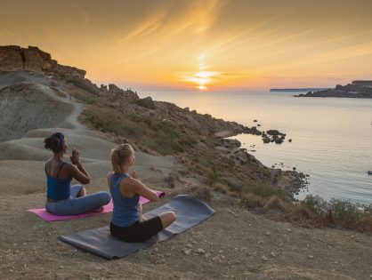 Yoga Session "Inspira, esplora con VisitMalta" team building alla scoperta di Malta