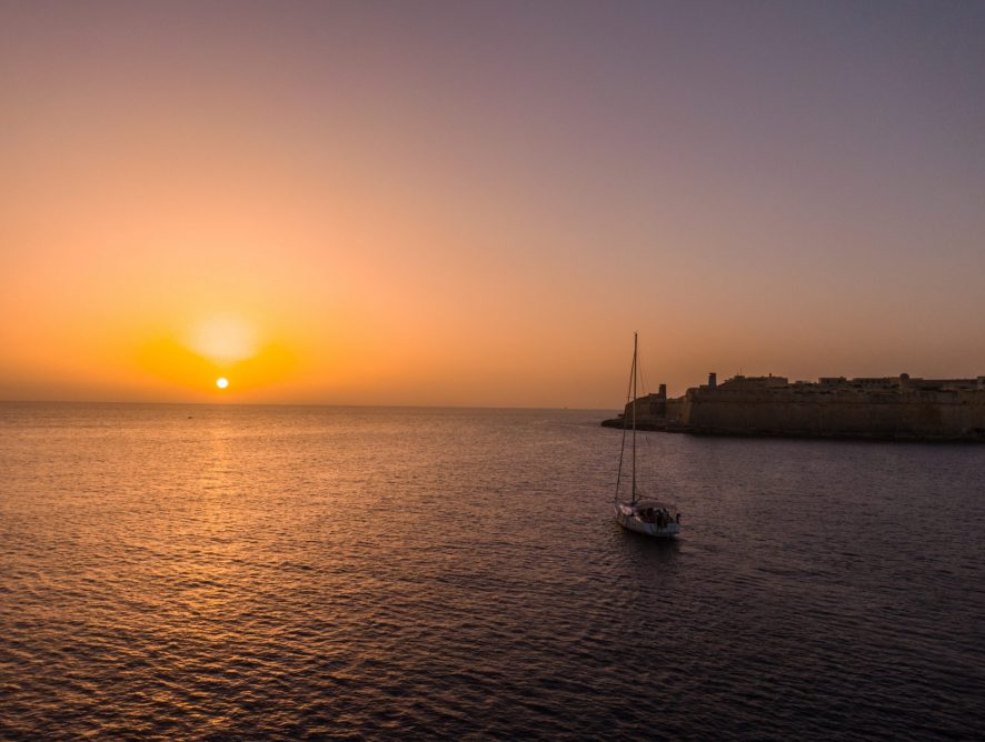 Costruire una barca: il team building da vivere sulle spiagge di Malta